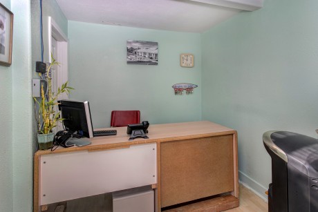 City Center Motel Seaside - Front Desk